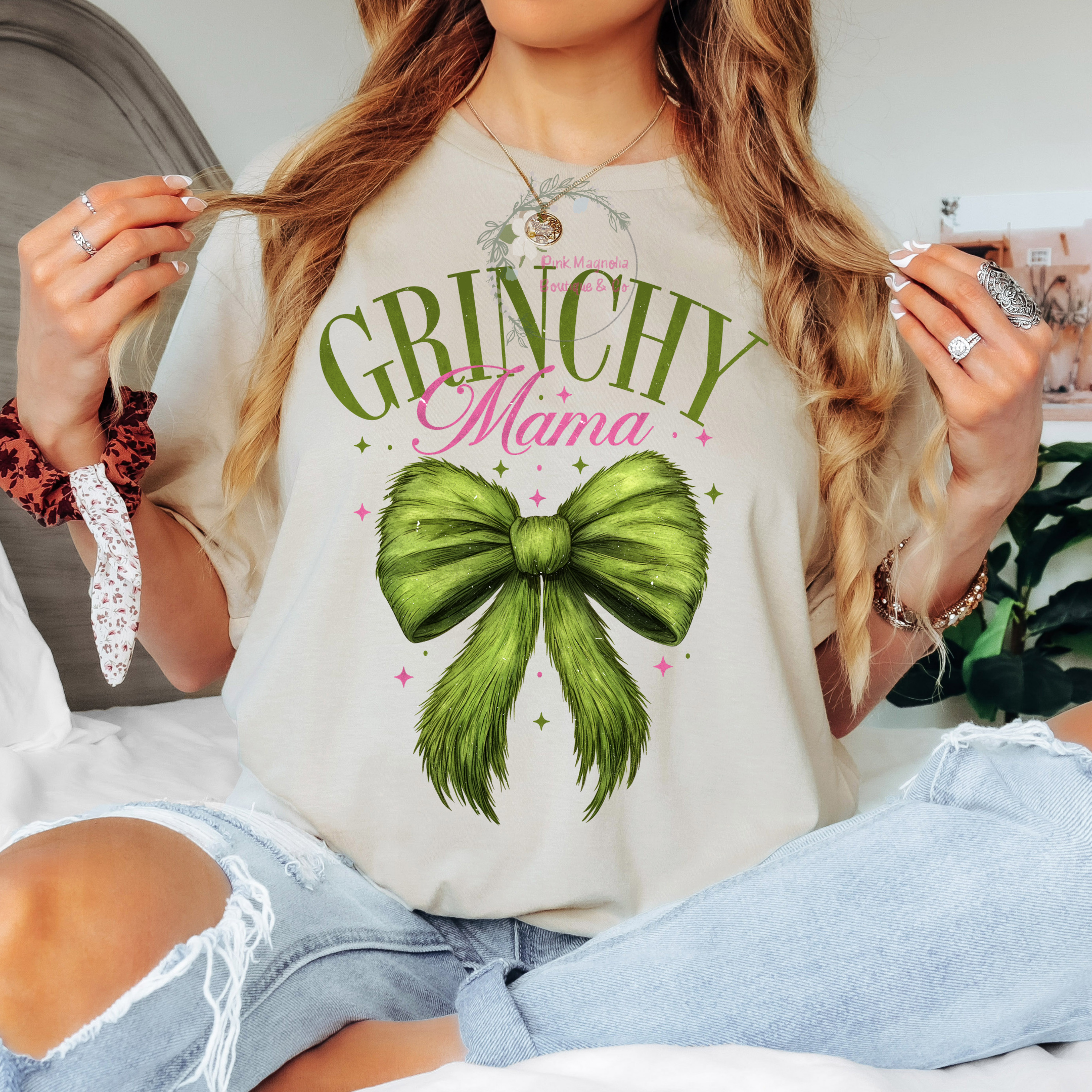 Grinchy Mama tee - Sand