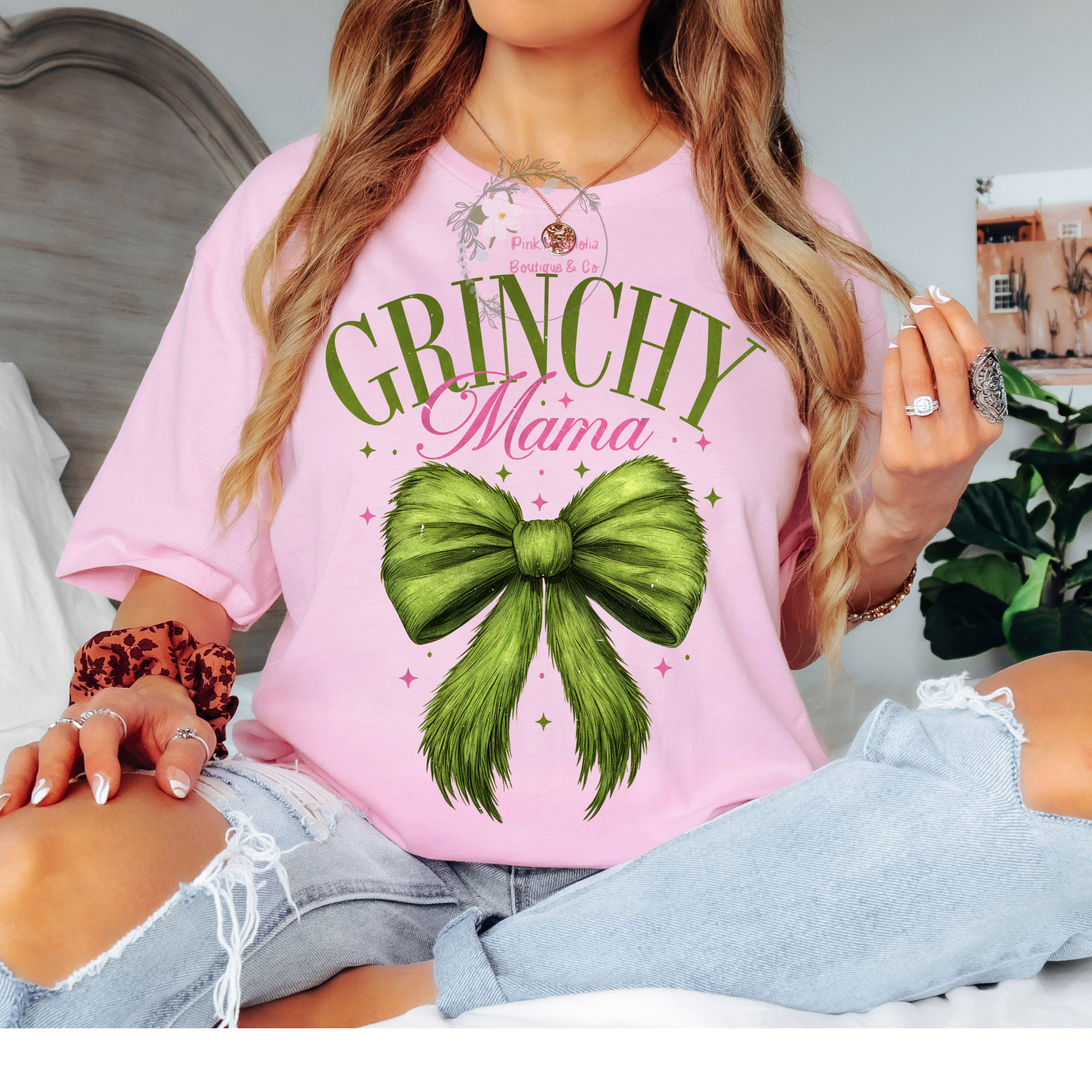 Grinchy Mama tee - Light Pink